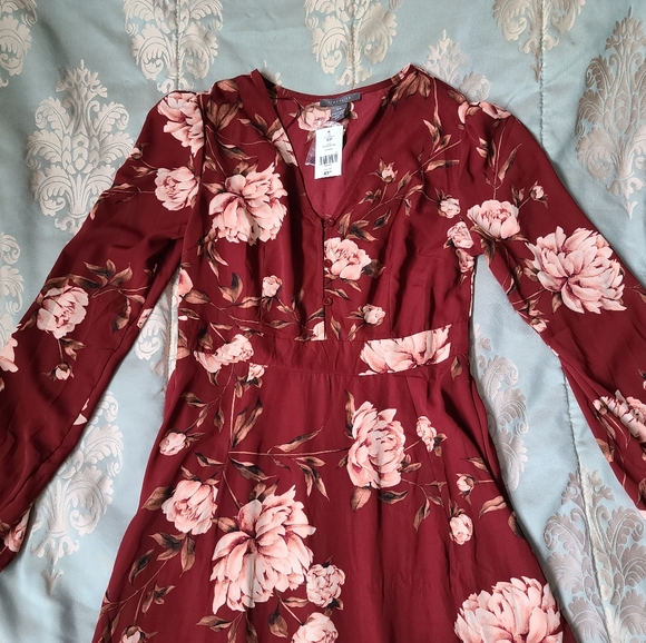 (SOLD) NWT long sleeved maxi dress - Picture 7 of 7
